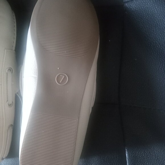 Universal Thread Loafer Flats/ NWT/ Never been worn - Picture 2 of 4